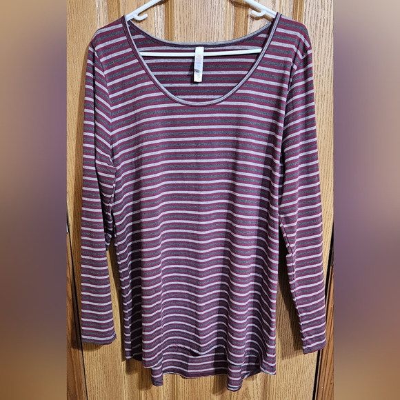 LuLaRoe Lynnae Long Sleeve Tee - Picture 1 of 3
